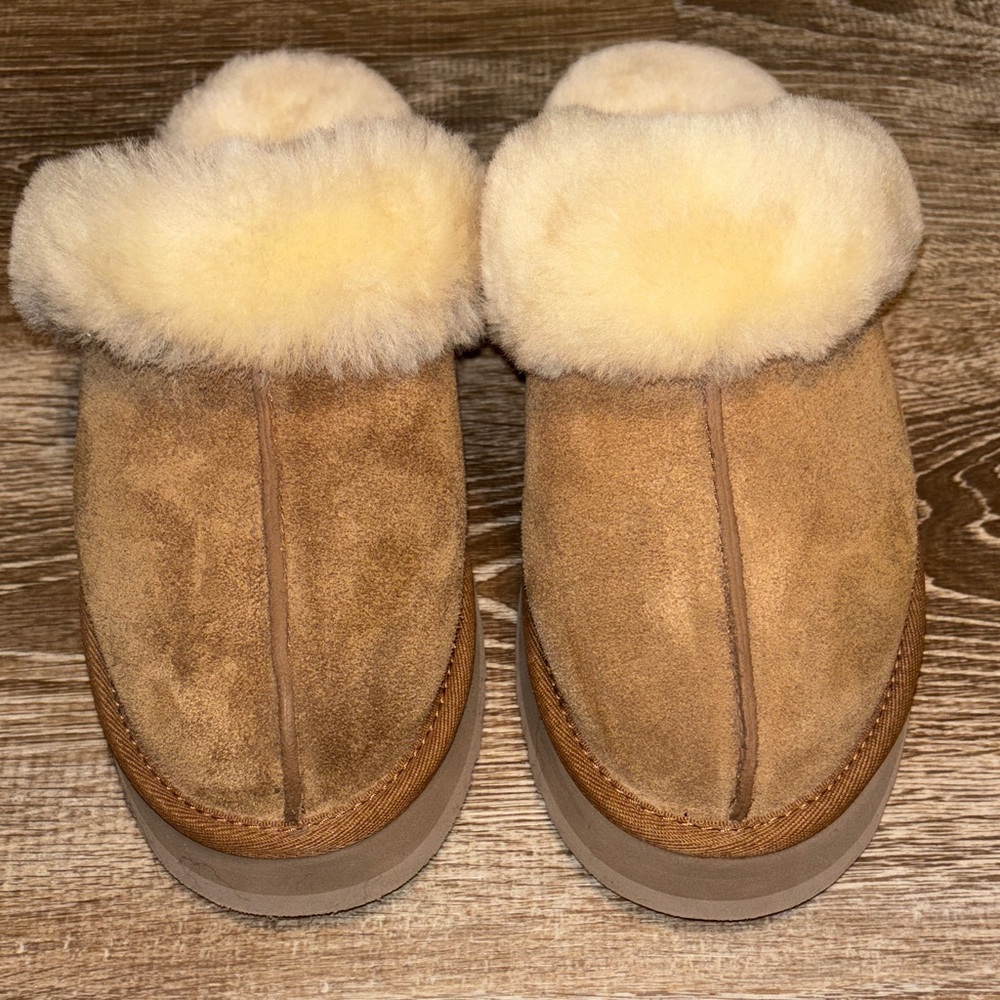 UGG Tan and Cream Women's Slippers - Picture 5 of 5
